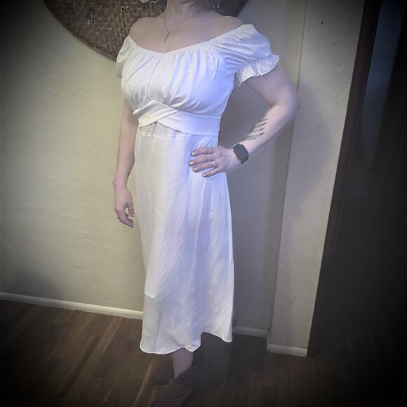 Kirundo Large White Silky Maxi Dress Empire Waist Tie Back Off-Shoulder Sleeve - Picture 6 of 6